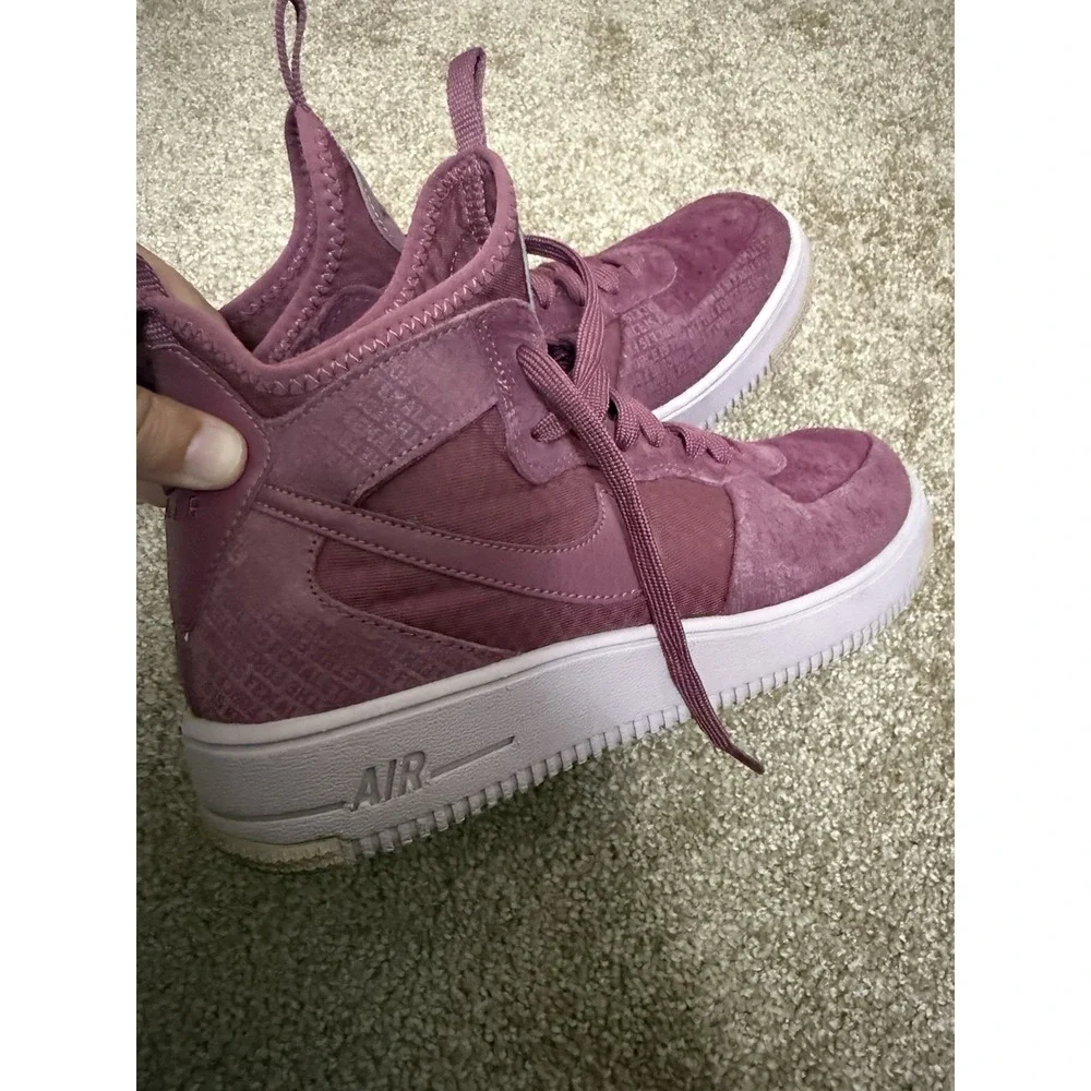 Size 8.5 - Nike Air Force 1 Ultraforce Mid Force is Female.